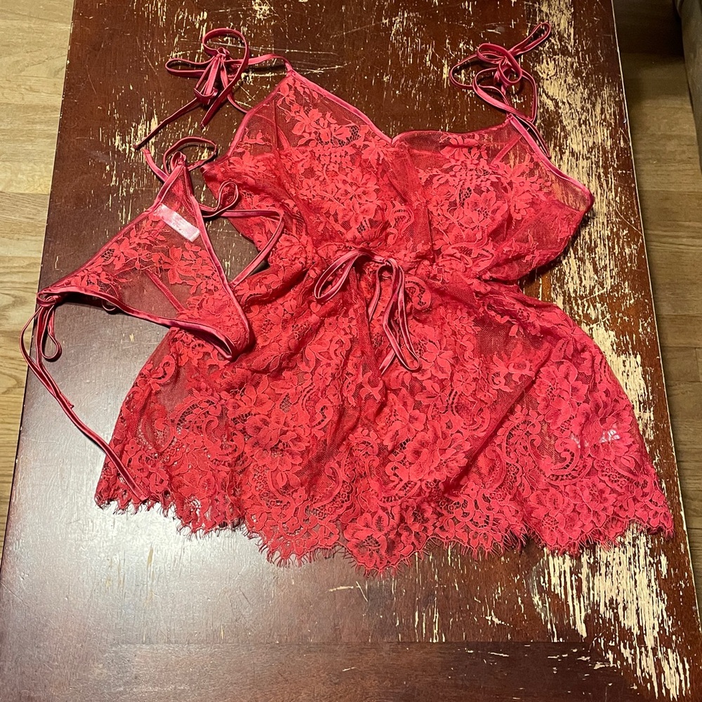 Mentionables x Shawn Johnson East Red Vneck Lingerie Set Medium